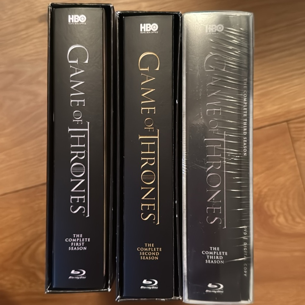 Game of Thrones: DVD SET SEASONS 1-3. Complete/like new.